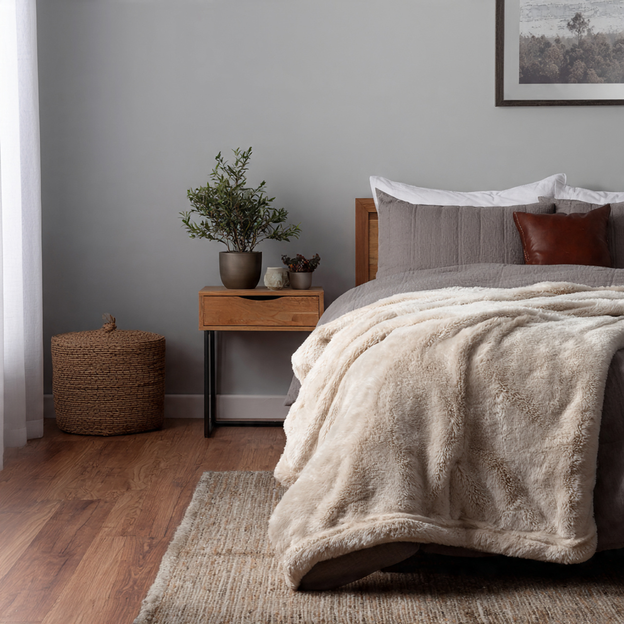 Bedroom Decor Ideas (Calm, Cozy & Timeless) – Ravnora Decor