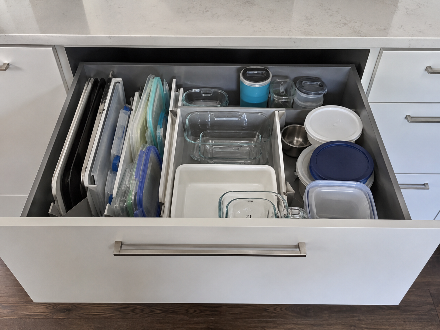 Deep kitchen drawer using vertical lid storage and adjustable boundaries to keep rear items visible